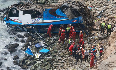 Accidente de ómnibus en Huaral Comienza investigación por accidente de autobús que dejó más de 48 muertos